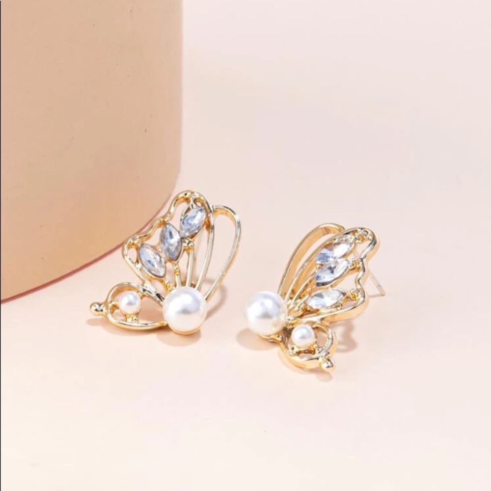 🦋 Stunning Faux Pearl Rhinestone Closed Wings 🦋 - Picture 2 of 3